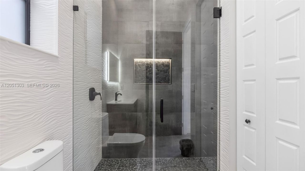 8900 NW 161st Ter, Miami Lakes, FL 33018 Photo