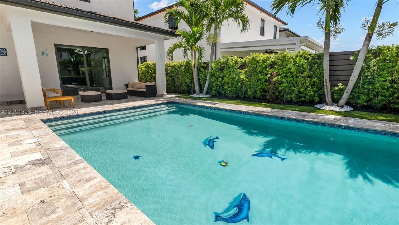 8900 NW 161st Ter, Miami Lakes, FL 33018 Photo