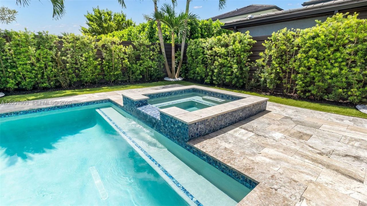 8900 NW 161st Ter, Miami Lakes, FL 33018 Photo