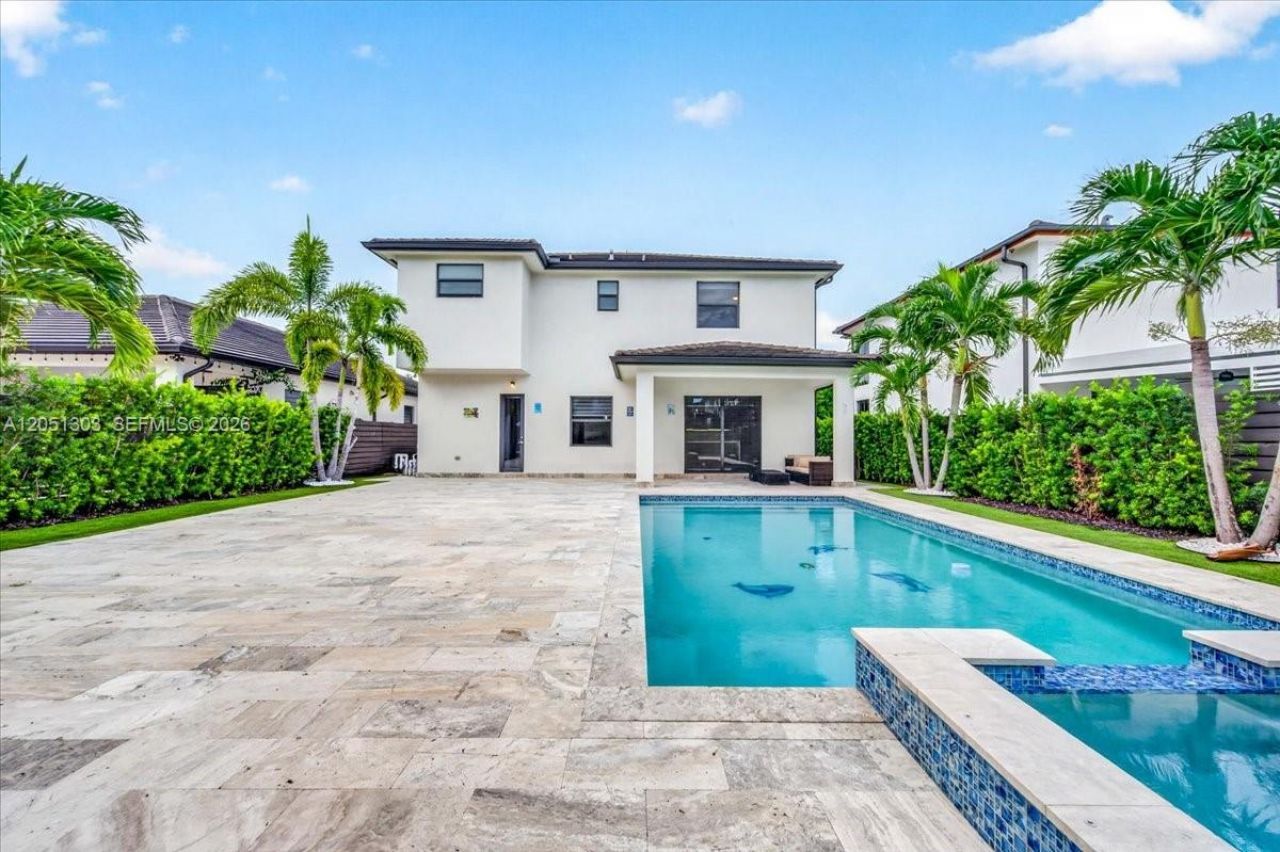 8900 NW 161st Ter, Miami Lakes, FL 33018 Photo