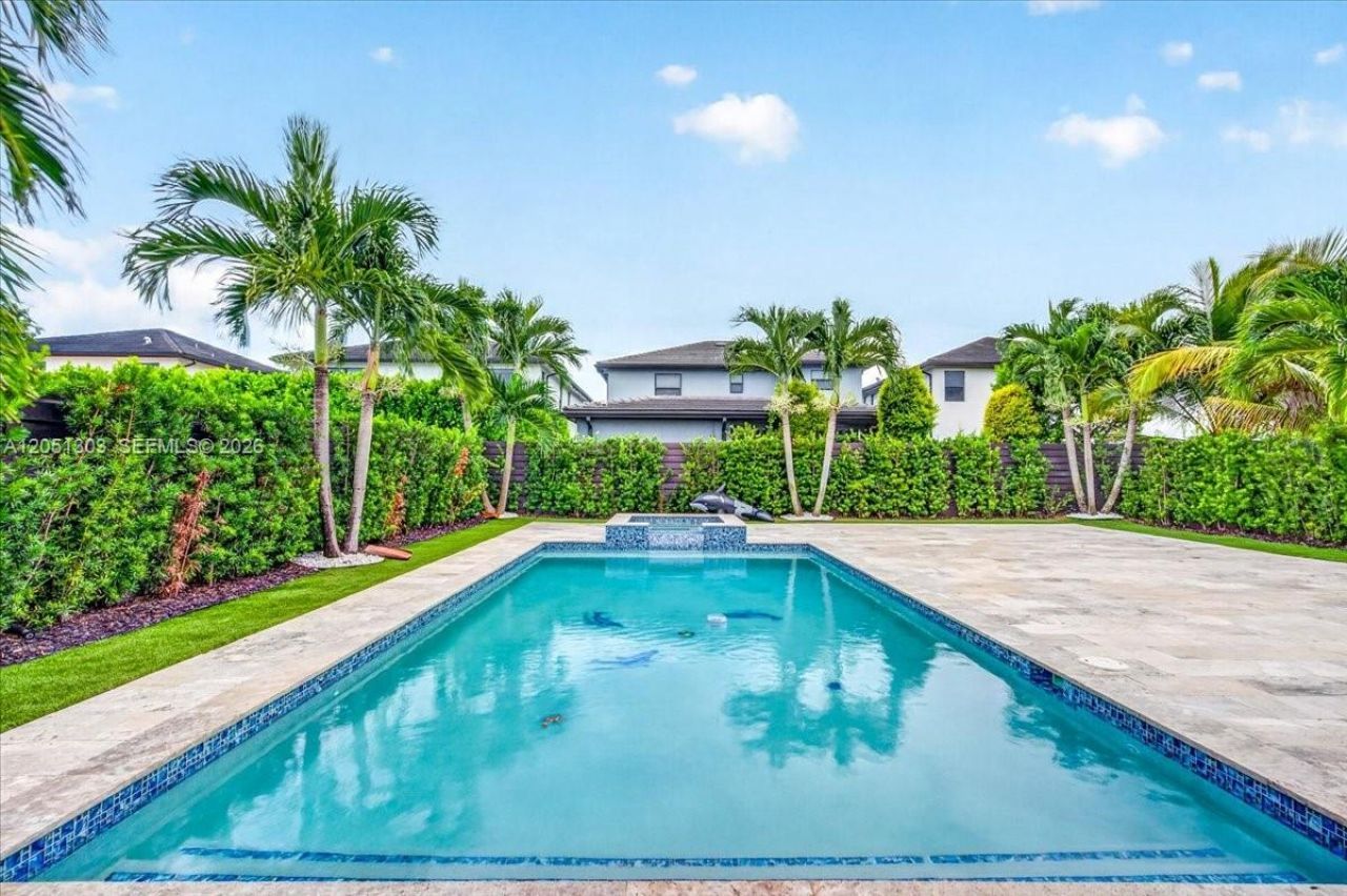 8900 NW 161st Ter, Miami Lakes, FL 33018 Photo