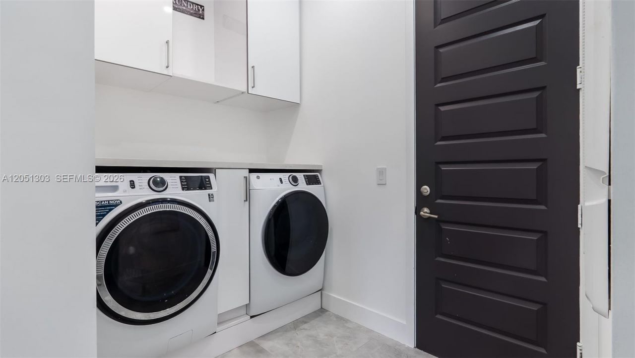 8900 NW 161st Ter, Miami Lakes, FL 33018 Photo