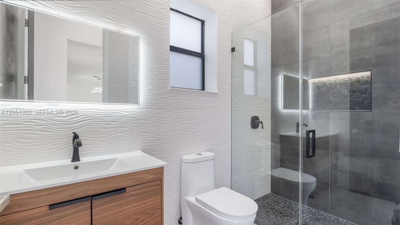 8900 NW 161st Ter, Miami Lakes, FL 33018 Photo