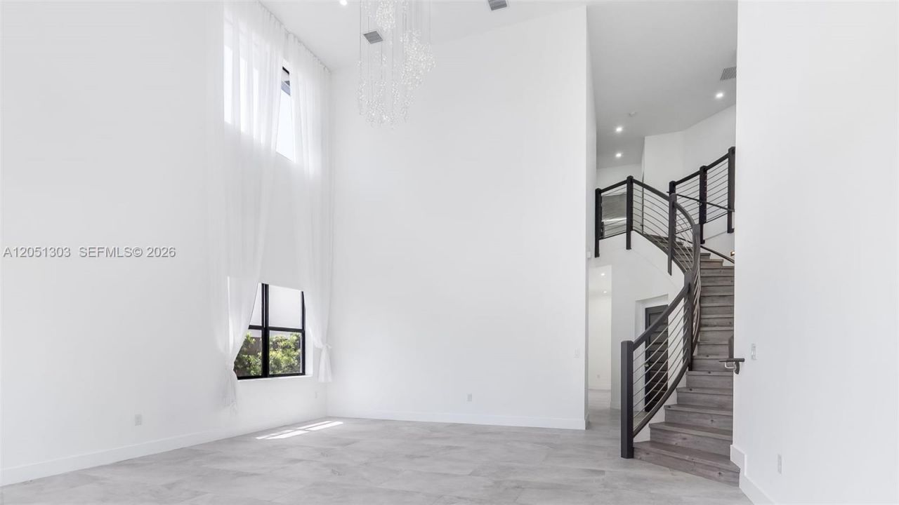 8900 NW 161st Ter, Miami Lakes, FL 33018 Photo