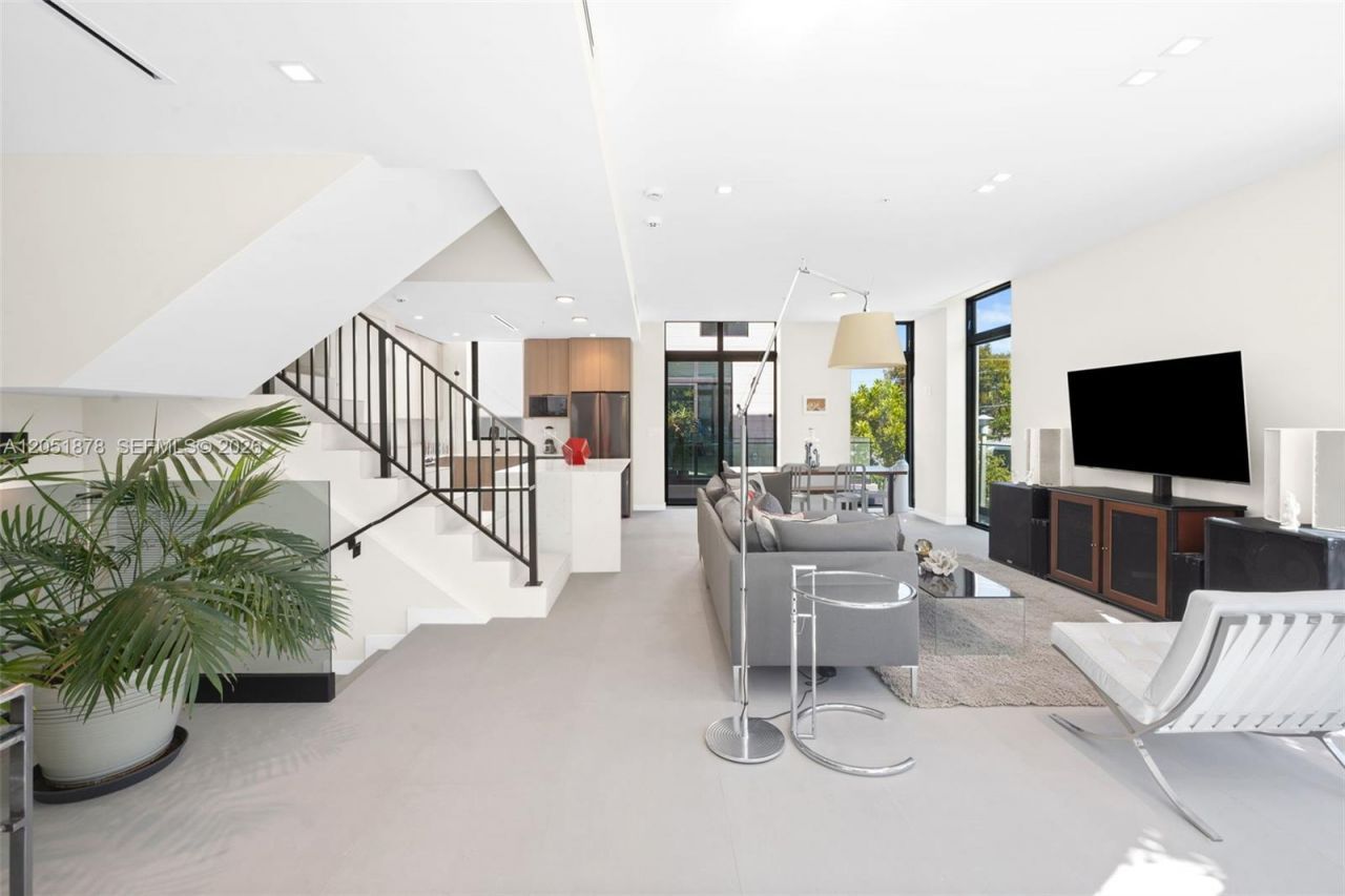 2688 SW 25th Ave. , Miami, FL 33133 Photo