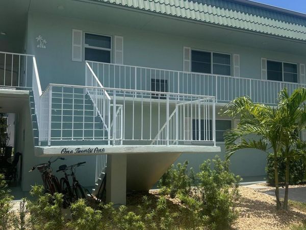 121 Wettaw Lane, Unit 214, North Palm Beach, FL 33408