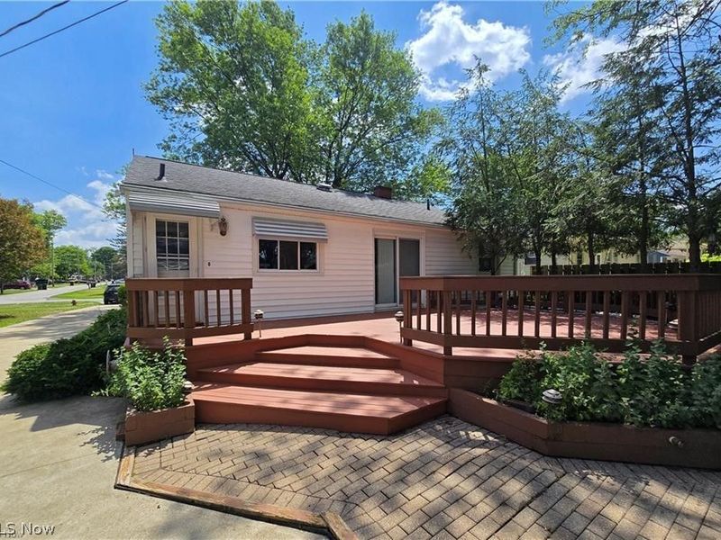 976 N Pasadena Avenue, Elyria, OH 44035 Photo 2