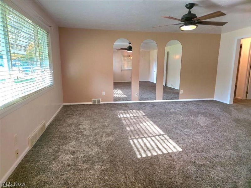 976 N Pasadena Avenue, Elyria, OH 44035 Photo 5