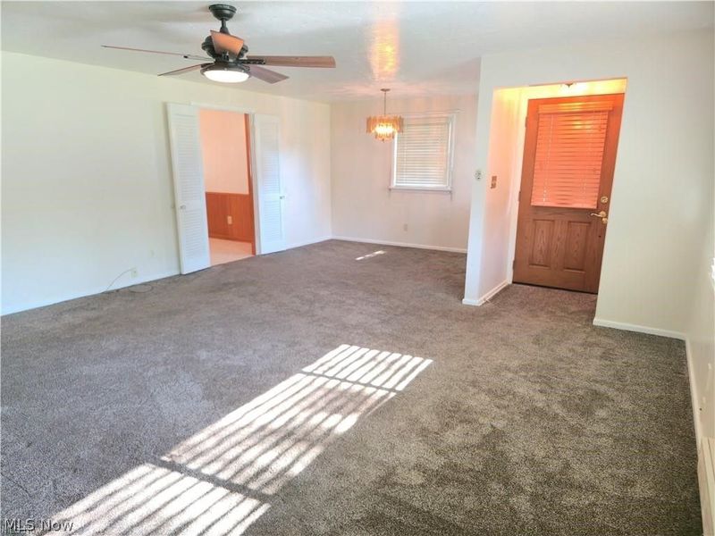 976 N Pasadena Avenue, Elyria, OH 44035 Photo 6