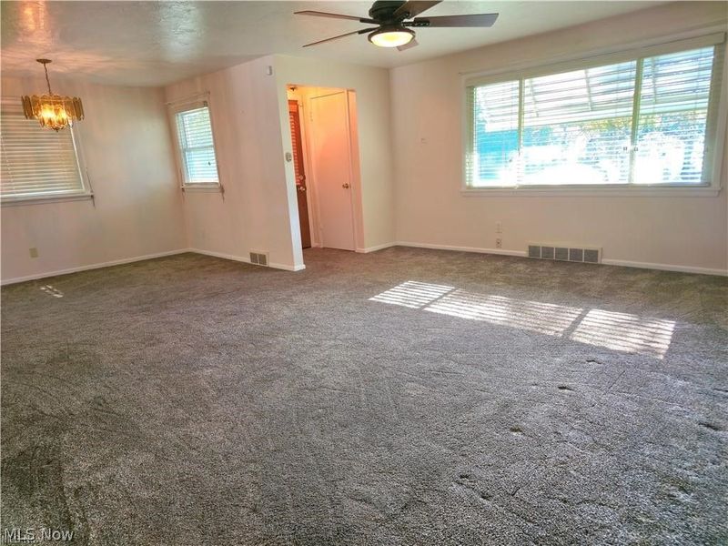 976 N Pasadena Avenue, Elyria, OH 44035 Photo 7