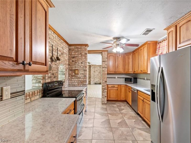 7434 Fenton Road NW, North Bloomfield, OH 44450 Photo 3