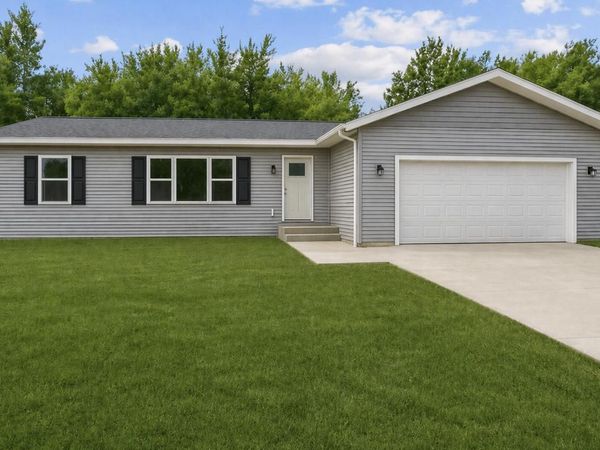 1284 E Bluff ROAD, Whitewater, WI 53190