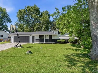 6187 E Maple Avenue, Burton, MI 48439