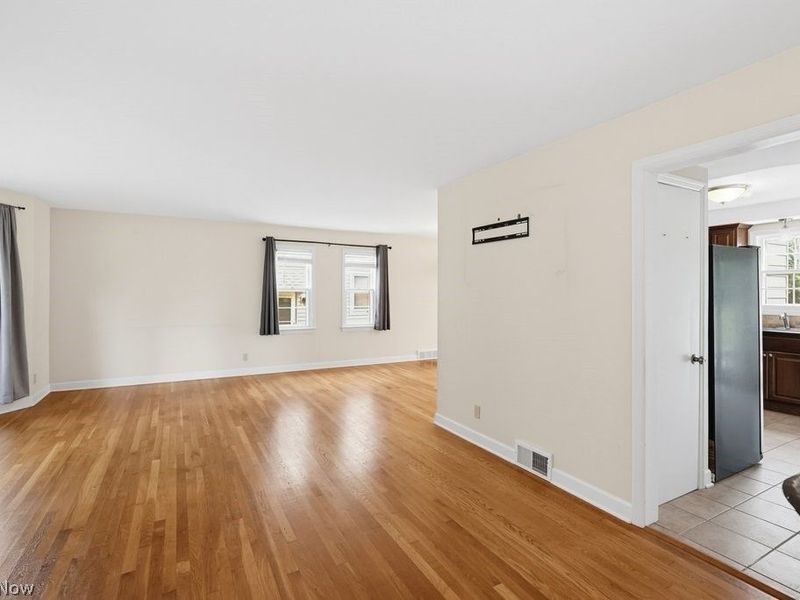2345 Charney Road, University Heights, OH 44118 Photo 11