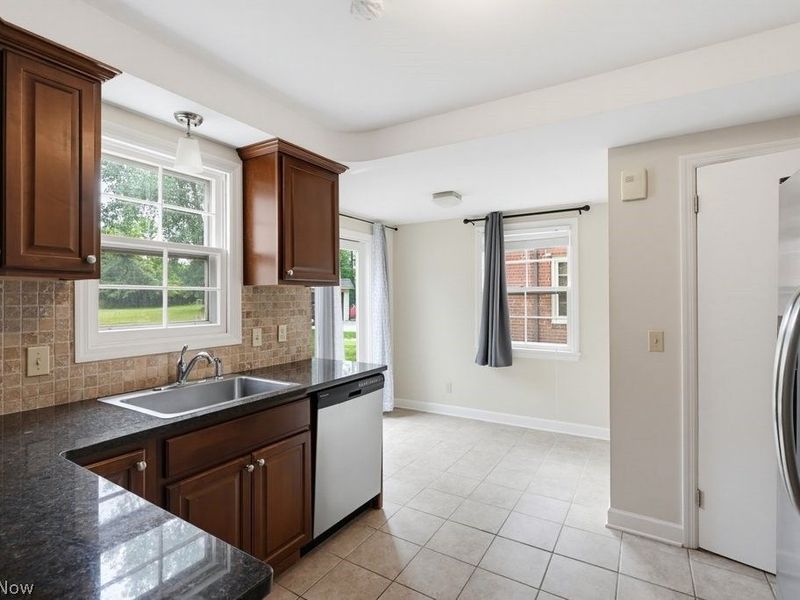 2345 Charney Road, University Heights, OH 44118 Photo 23