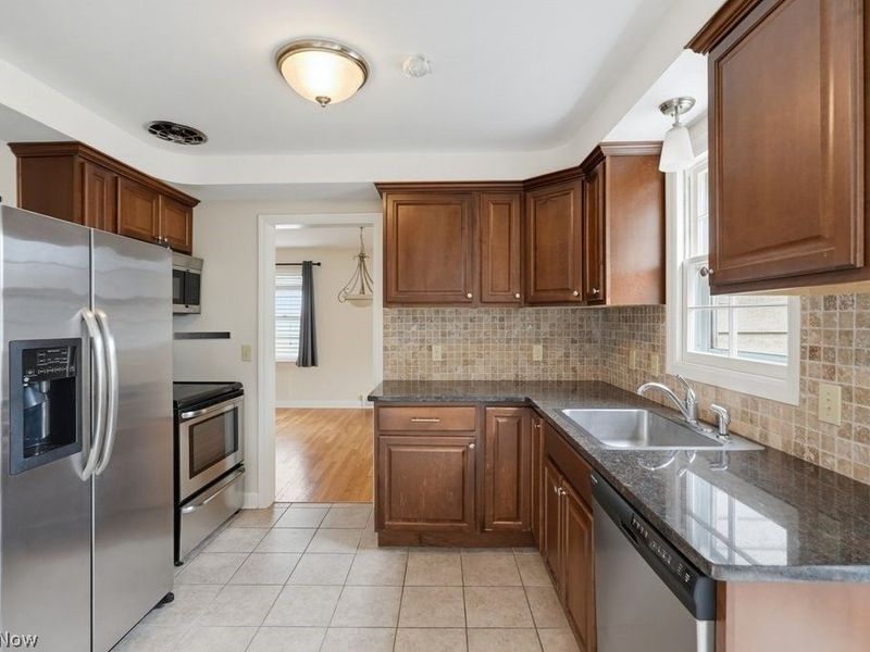 2345 Charney Road, University Heights, OH 44118 Photo 26