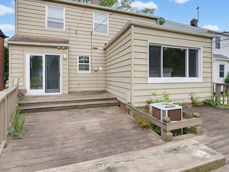 2345 Charney Road, University Heights, OH 44118 Photo 8