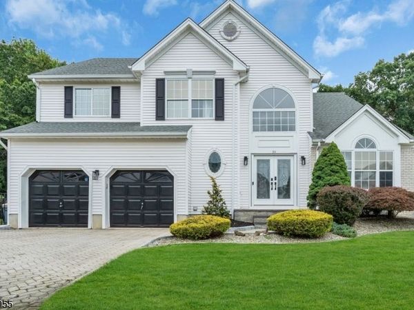 54 Winding Brook Dr, Old Bridge, NJ 07747