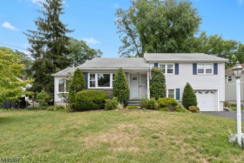 1 Aberdeen Ct, Cranford, NJ 07016 Main Photo