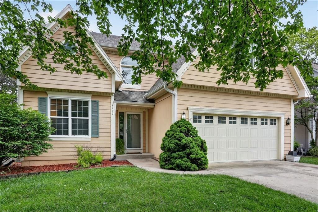 8442 Lakeview Avenue, Lenexa, KS 66219 Main Photo