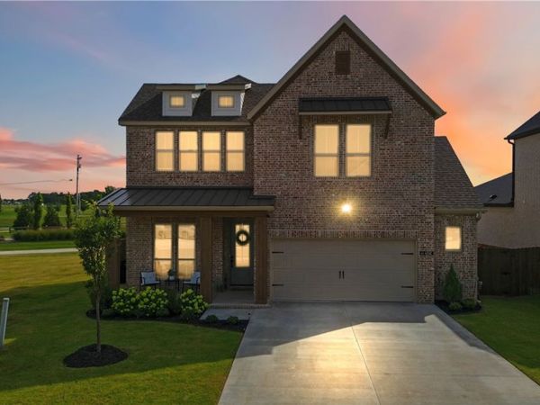 450 Fox Trail, Elm Springs, AR 72762