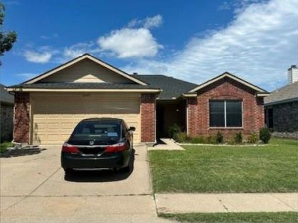 6809 Bear Hollow Lane, Watauga, TX 76137