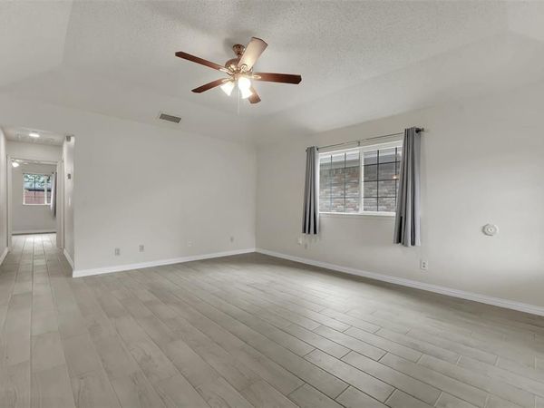 411 S Las Vegas Trail, White Settlement, TX 76108