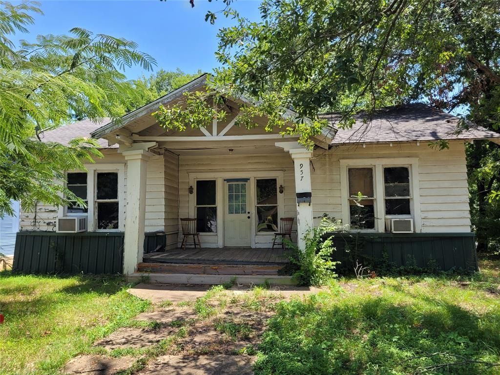 957 SE 6th, Paris, TX 75460 Main Photo