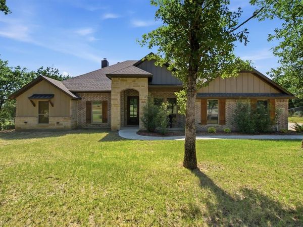 1013 Churchill Lane , Millsap, TX 76066