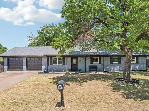 1224 Trailwood Drive, Hurst, TX 76053