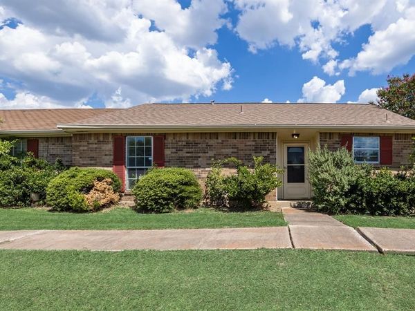 1 E Mountain Lane, Unit 33, Grand Prairie, TX 75052
