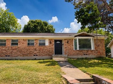 946 Highland Oaks Drive, Dallas, TX 75232