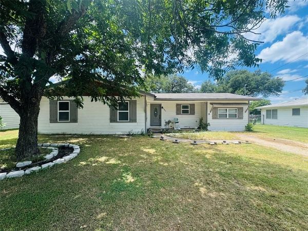 105 S Lakeview Drive, Lacy Lakeview, TX 76705