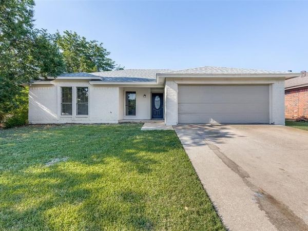 6348 N Park Drive, Watauga, TX 76148