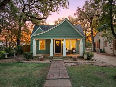 2334 Lotus Avenue, Fort Worth, TX 76111