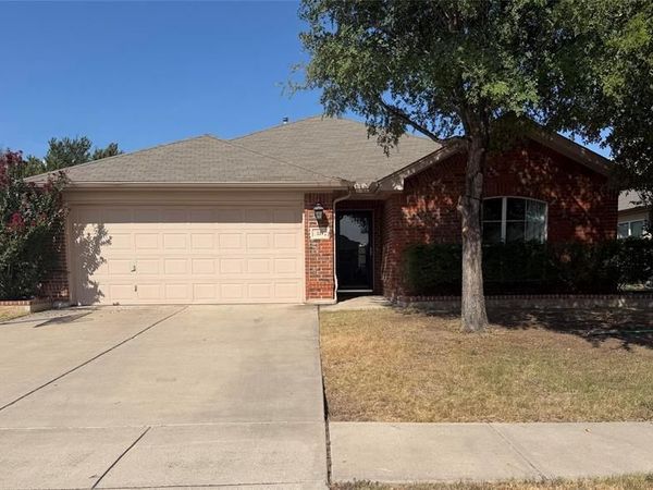 224 Spring Hollow Drive, Saginaw, TX 76131