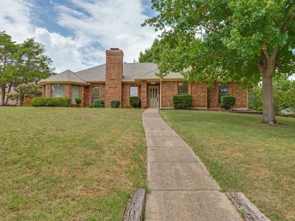 131 Honey Tree Lane, DeSoto, TX 75115
