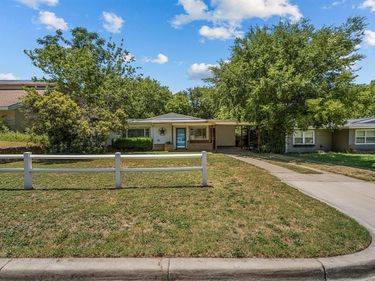 4509 Donnelly Avenue, Fort Worth, TX 76107