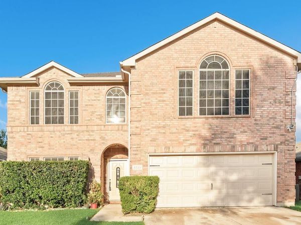 5715 Creekhollow Drive, Arlington, TX 76018