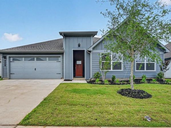 207 SANDSTONE Circle, Granbury, TX 76048