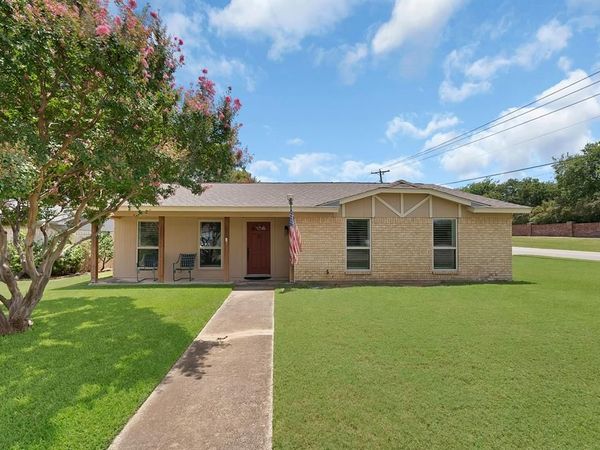 600 Mountain Laurel Lane , Bedford, TX 76021