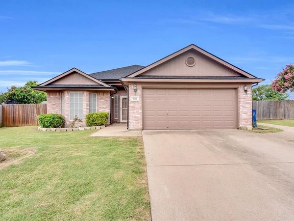 1006 Darren Drive, Burleson, TX 76028