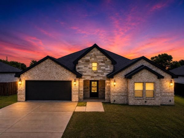 2107 Cole Street , Mabank, TX 75147