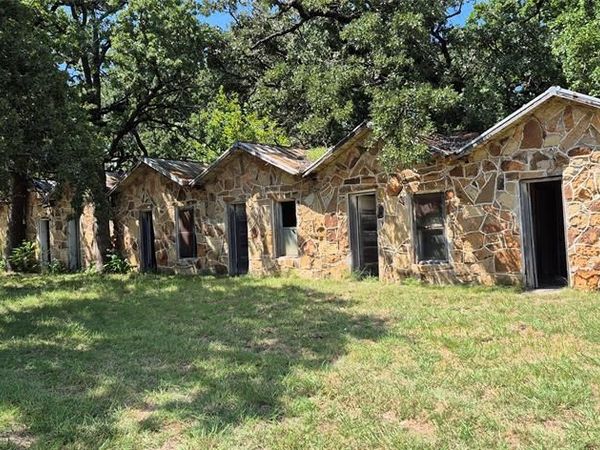 166 Seldon Loop , Bowie, TX 76230