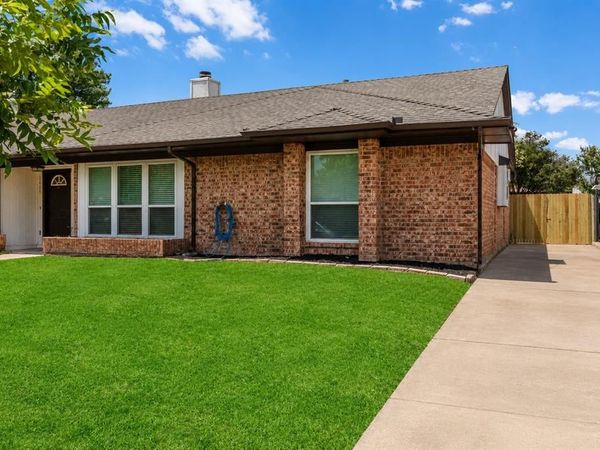 2429 Chestnut Way, Bedford, TX 76022