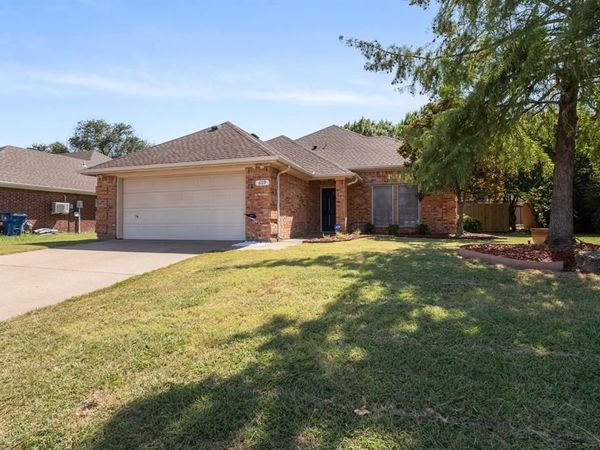 609 Columbia Avenue, Waxahachie, TX 75165