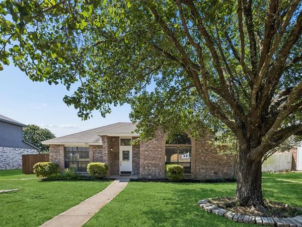 825 Weaver Street , Cedar Hill, TX 75104