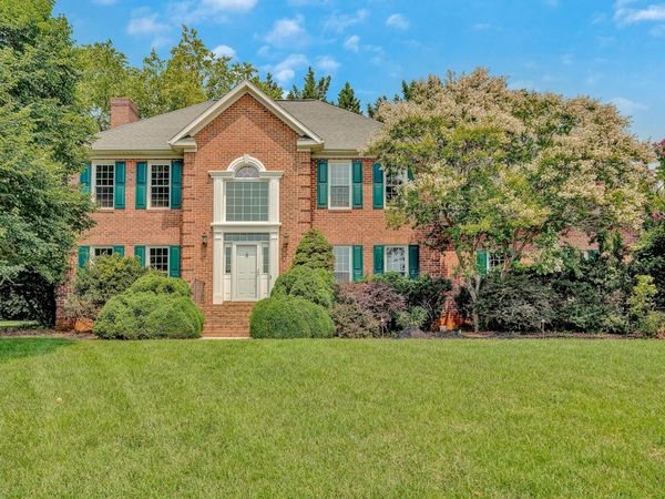 1840 Mountain View RD, Vinton, VA 24179
