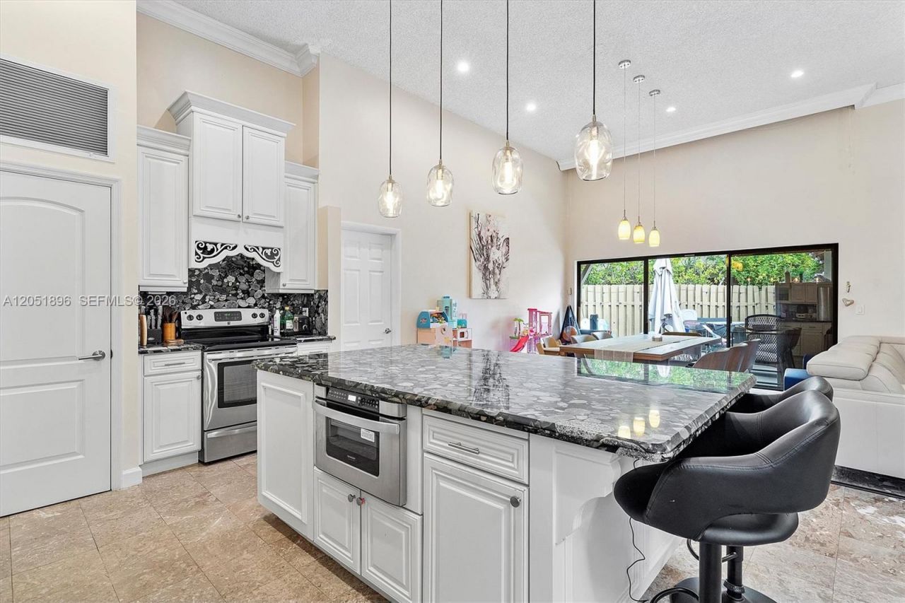 2707 S Parkview Dr, Hallandale Beach, FL 33009 Photo