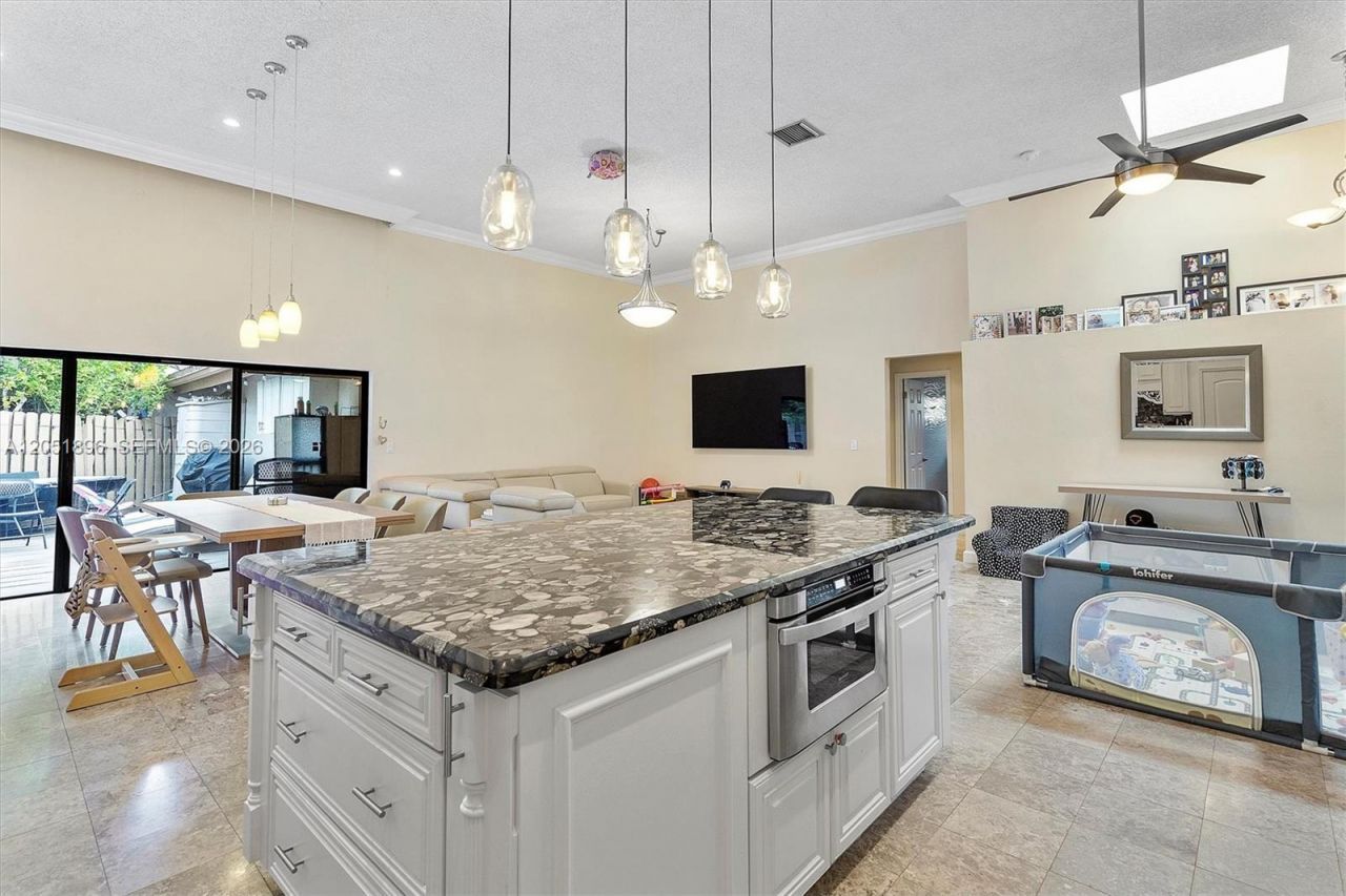 2707 S Parkview Dr, Hallandale Beach, FL 33009 Photo